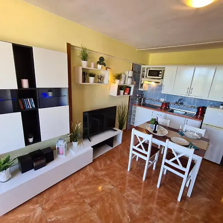 Vida Loca Only 190 Meters To The Sea, Balcony, Sea View, Pool, Wifi Apartament